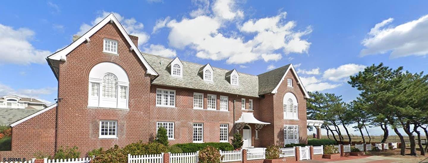 The original brick home at 111 South Cornwall Avenue during the Wynn era